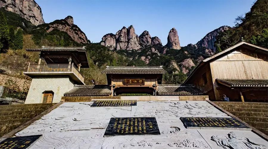 【4天五一小長假攻略】-西尼機電預(yù)祝各位“五一勞動節(jié)”快樂！