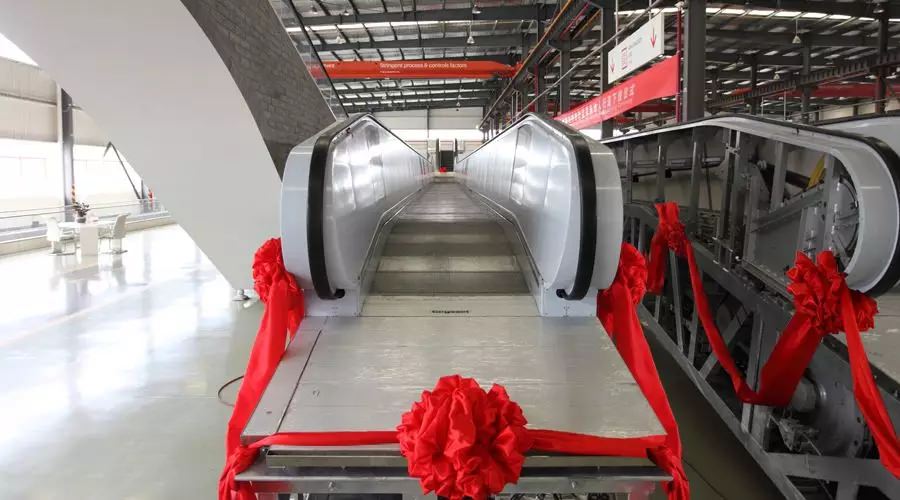 “熱火朝天迎下線，風(fēng)雨無阻忙發(fā)運(yùn)”—西尼機(jī)電 · 斯圖加特重載自動(dòng)人行道下線、發(fā)運(yùn)儀式隆重舉行！