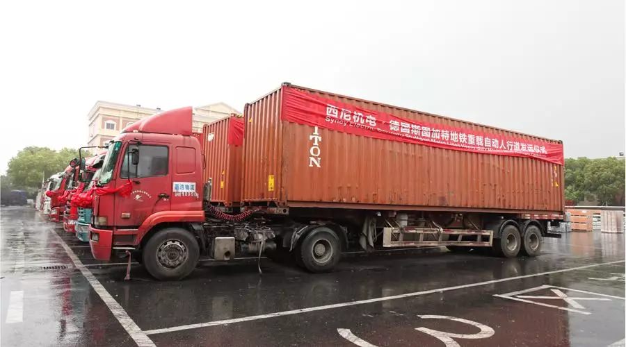 “熱火朝天迎下線，風(fēng)雨無阻忙發(fā)運(yùn)”—西尼機(jī)電 · 斯圖加特重載自動(dòng)人行道下線、發(fā)運(yùn)儀式隆重舉行！
