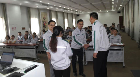 歡聲笑語(yǔ)學(xué)英文 助力西尼國(guó)際化—英語(yǔ)俱樂(lè)部首次培訓(xùn)順利開課