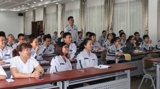 歡聲笑語(yǔ)學(xué)英文 助力西尼國(guó)際化—英語(yǔ)俱樂(lè)部首次培訓(xùn)順利開課